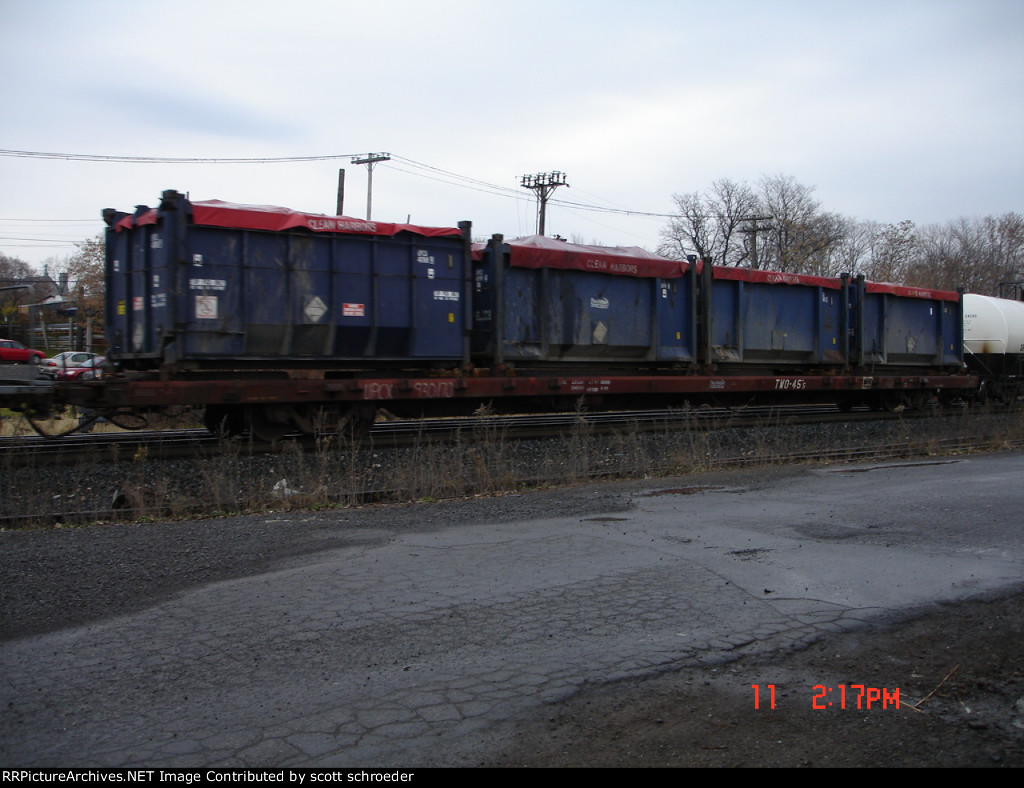 UPCX Flatcar 930170 w/UPCX Garbage Containers