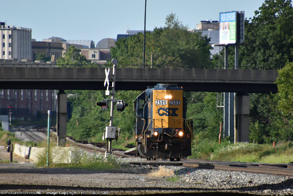 CSX 2509 is about to cross Voris St.