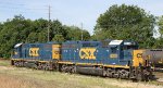 CSX 6039 & 2628 sit in the yard