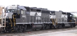 NS 700 & 3102 work the yard