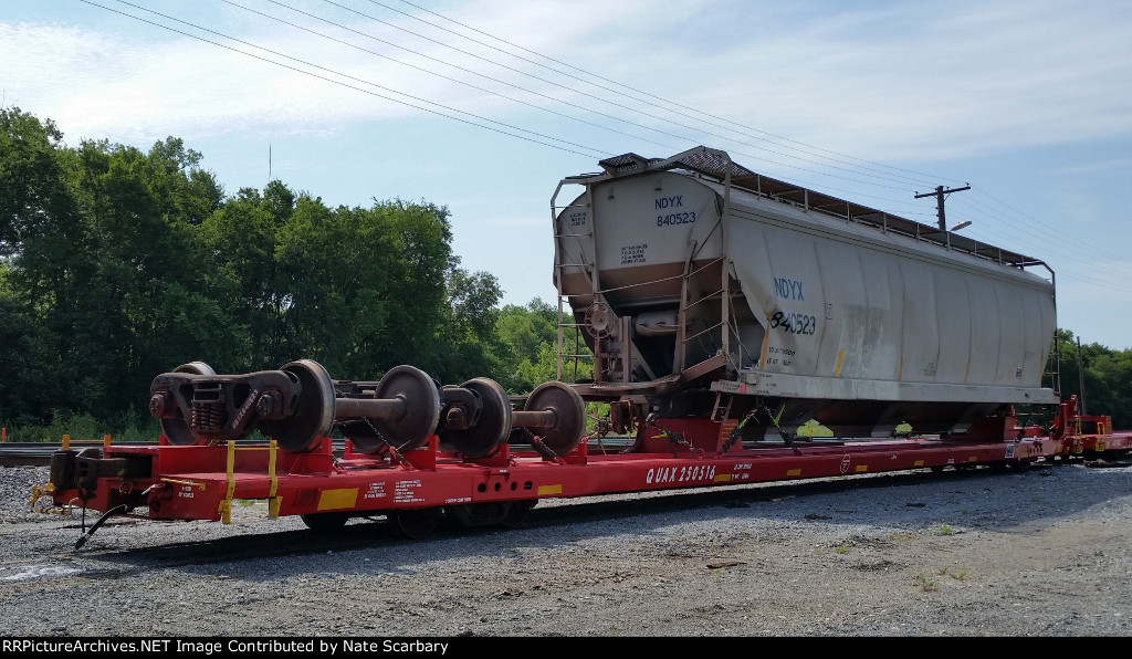 QUAX 250516 with NDYX 840523 chained down