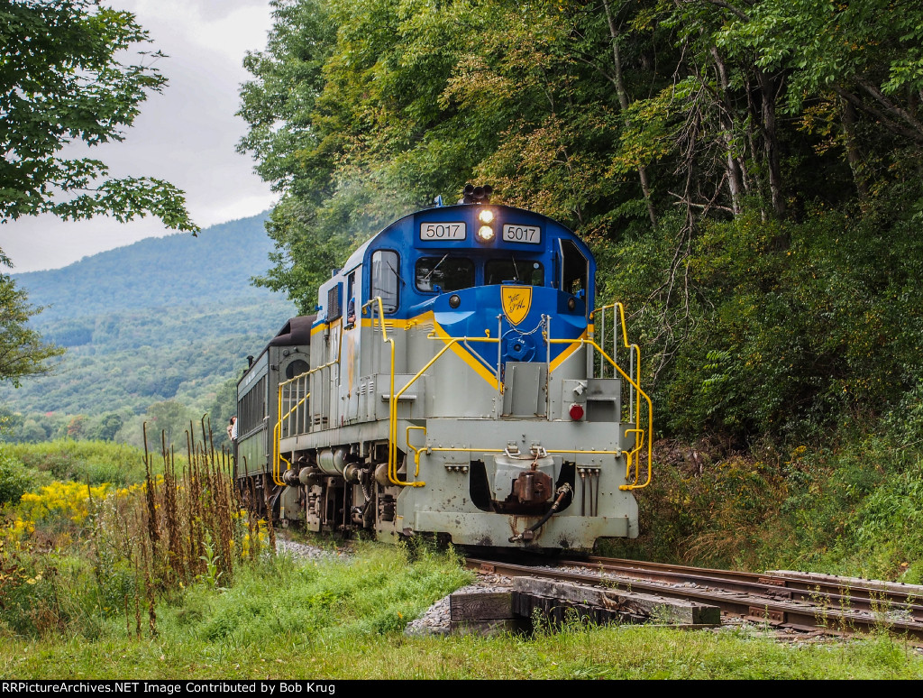 D&H 5017 northbound up the valley of the East Branch of the Delaware River