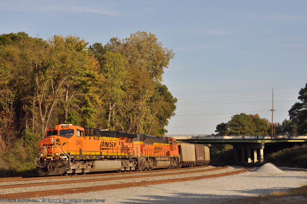 BNSF 5945 On NS 735 Northb’und At Parrott St