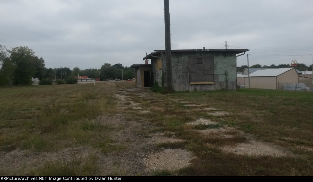 former RI Right-of-way & depot looking west