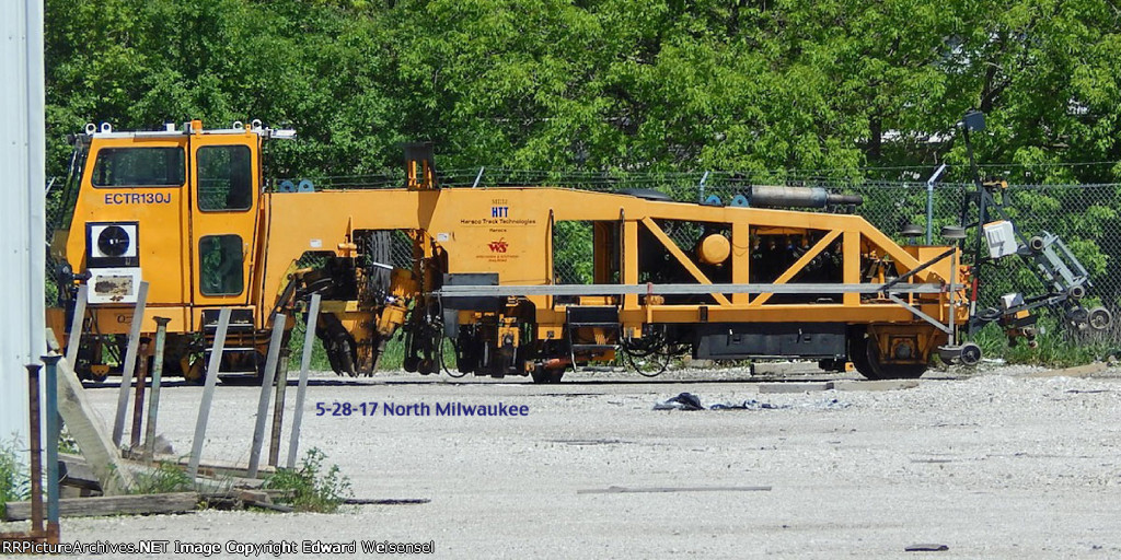 Harsco ECTR tamper naps on the Bliffert Lumber spur with a camera-shy ballast regulator