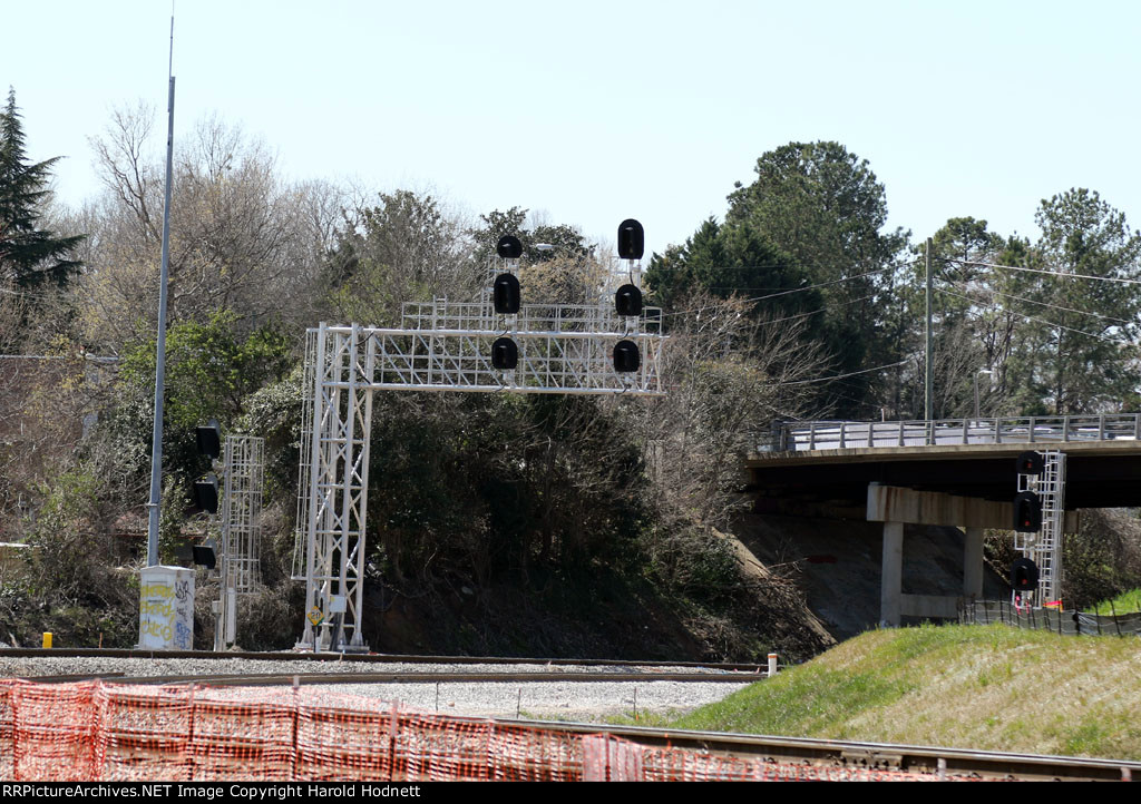 Cantilever signals have been deactivated because track is cut; new signal on right controls approach to Boylan Junction