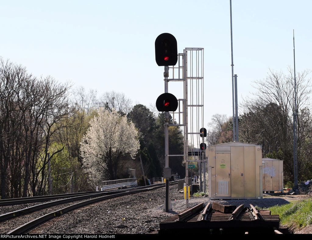 Current signal arrangement for Northbound trains leaving station
