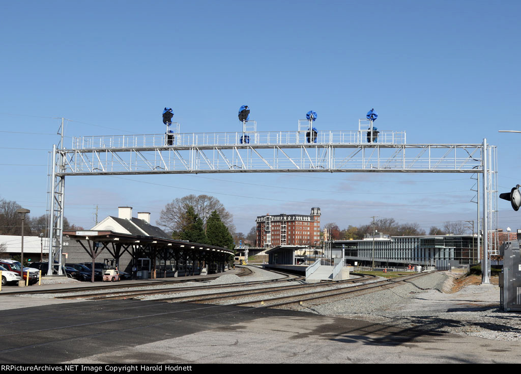 New signals for the trackage at Cabarrus Street