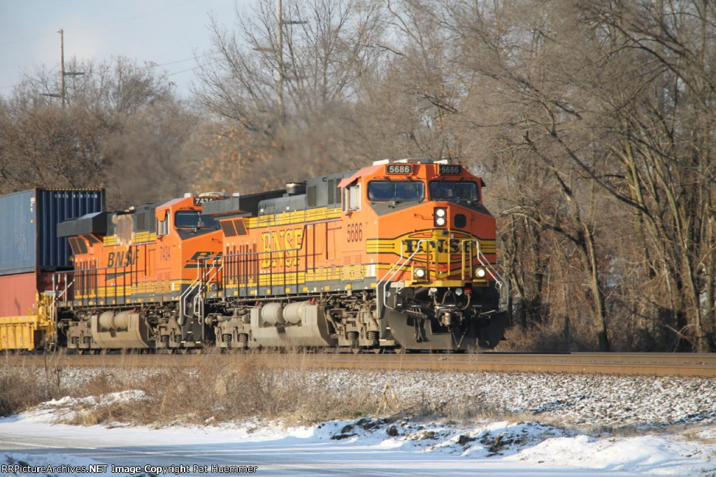 BNSF 5686