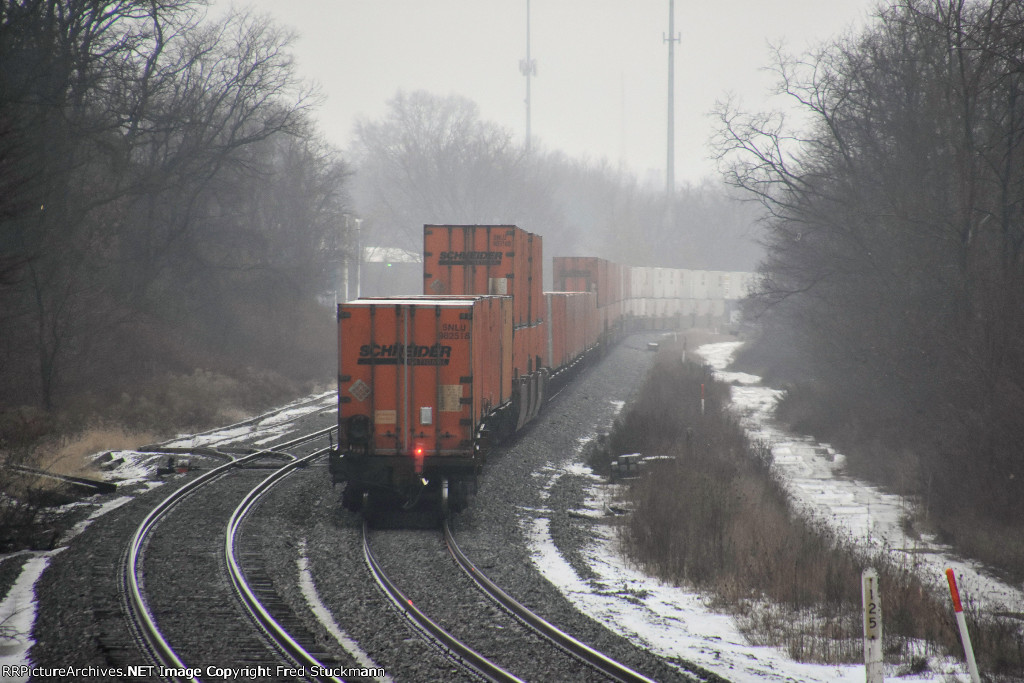SNLU 982518 & FRED now pass XN Siding.