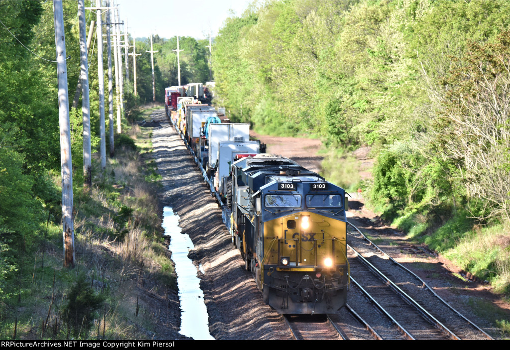 CSX 3103 P922-07 "James E. Strates Shows" Train