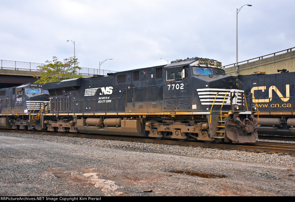 NS 7702