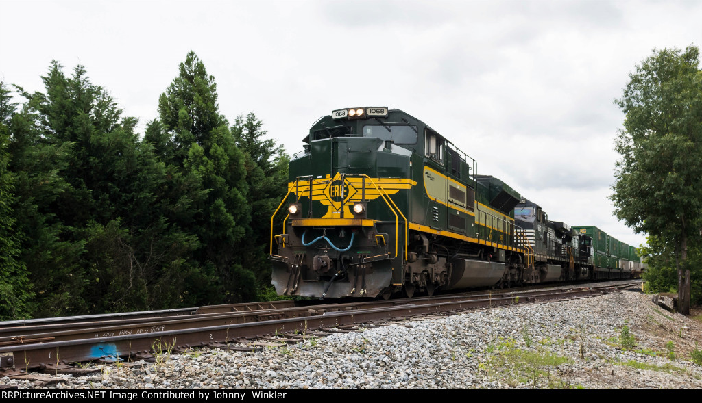 NS 1068 Erie heritage leads NS 202 through Bearden