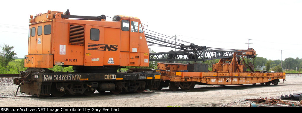 NS Crane & Boom Car