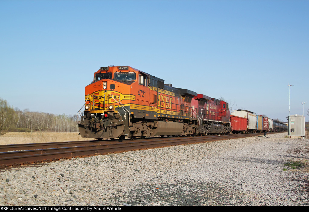 "BNSF 4721 West, One Main, detector 137.3, no defects. 287 out."