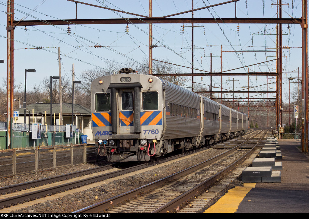 MARC Cab Car #7760 on Holiday Extra No. 1054