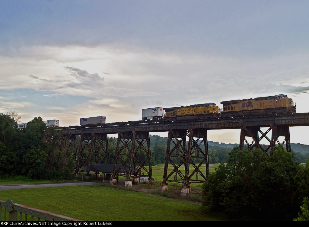 204 going over the trestle going toward Altavista 