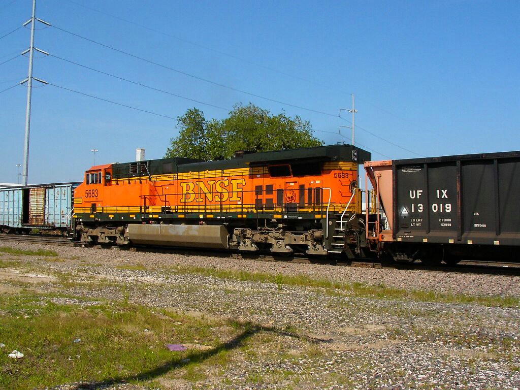 BNSF 5683
