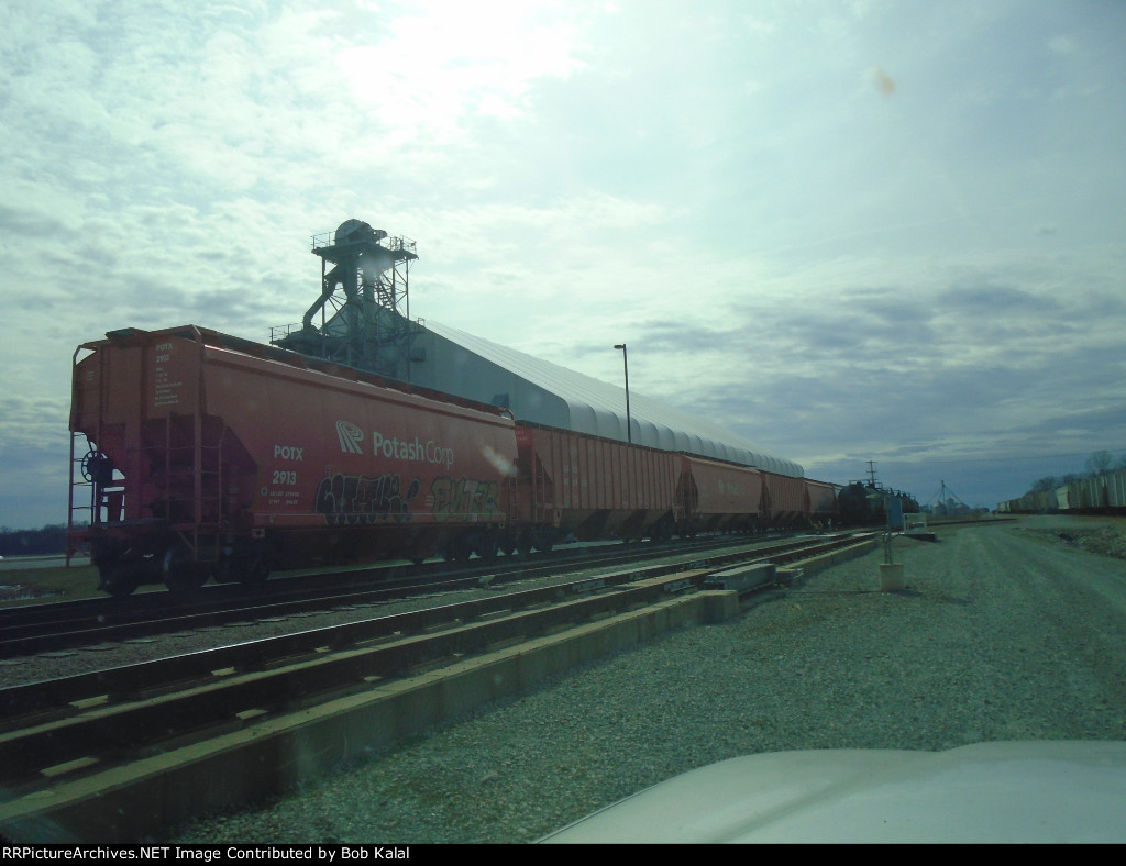 Cars waiting west of TGM Elevator