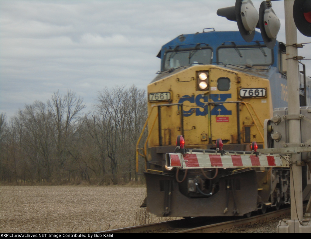 CSX 7661 East Bound