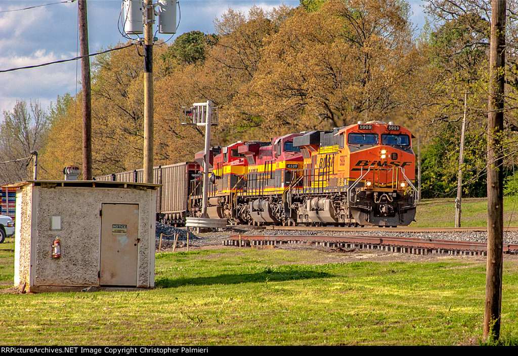 BNSF 5909 Leads KCS CKCSH24