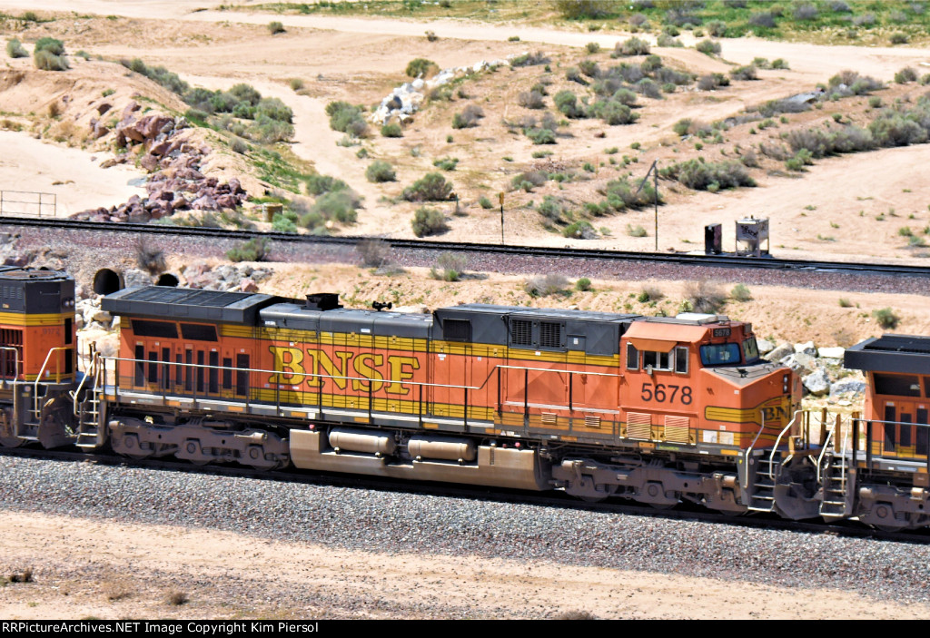 BNSF 5678