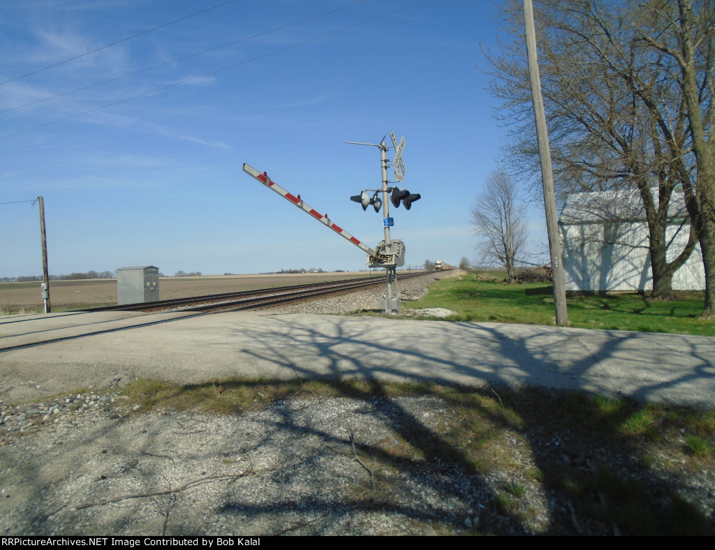 NS 7693 Approaching westbound with Auto Racks