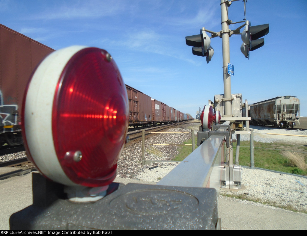 NS 7567 Westbound close up of Red Light
