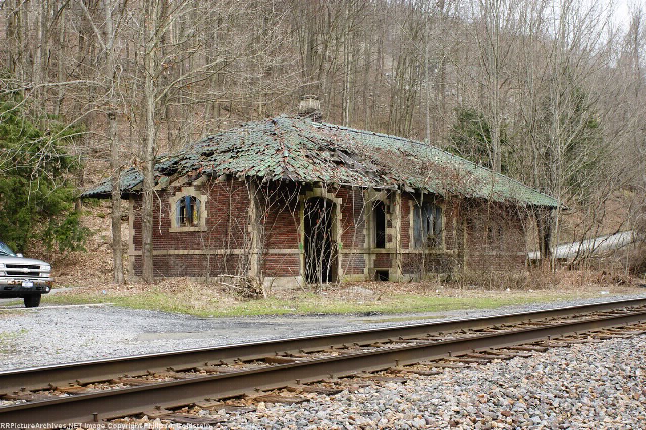 Alford Station (south & east faces)