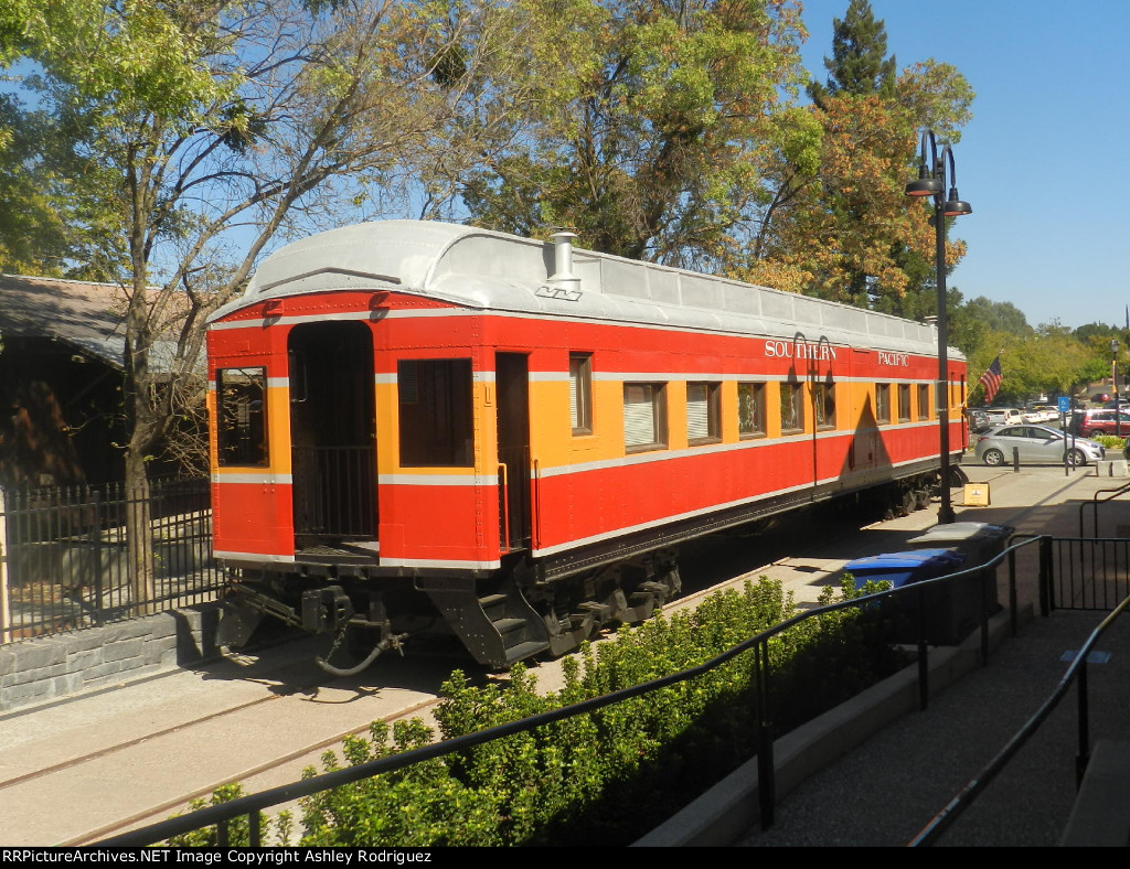 ATSF 1139 is painted in Daylight