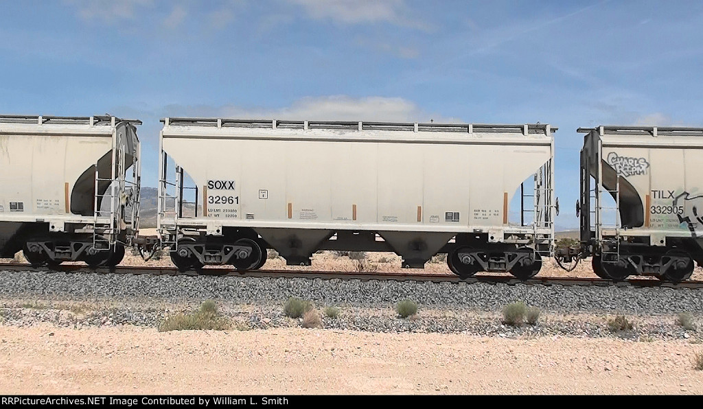 EB Covered Hooper Unit Frt at Erie NV -31