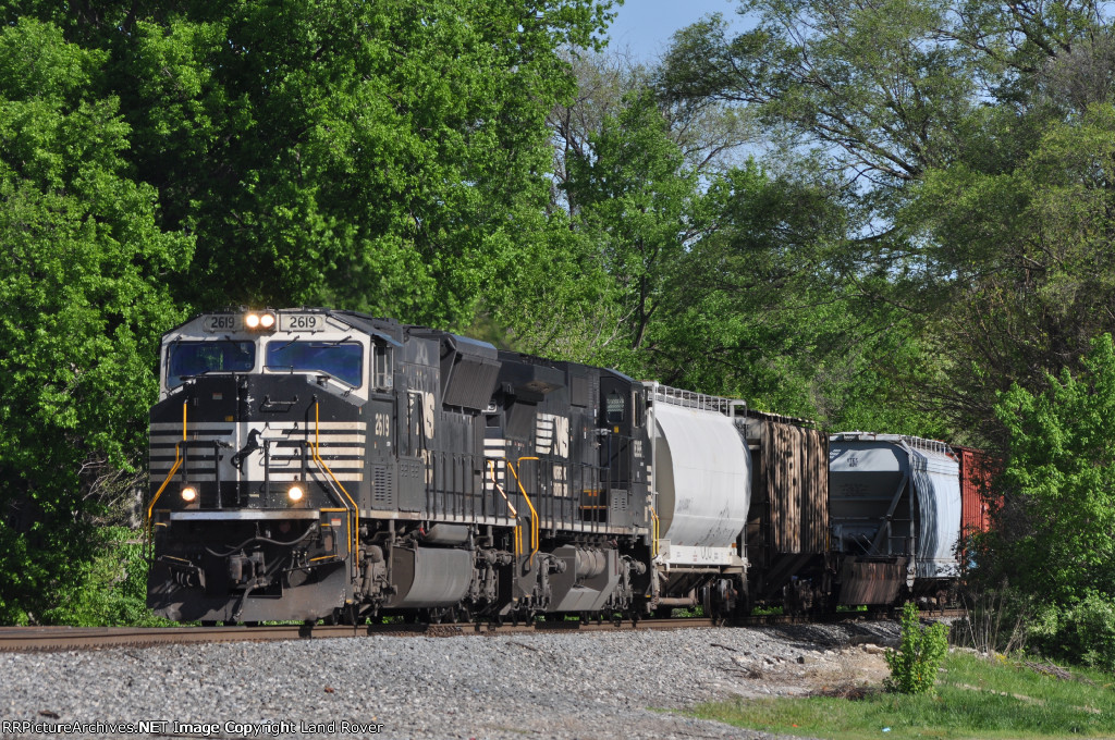 NS 2619 W /F On NS 143 Eastbound