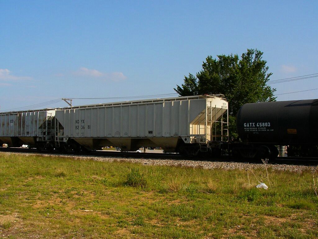 GATX 45083 & NDYX 823681