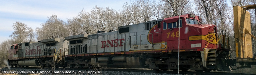BNSF 748