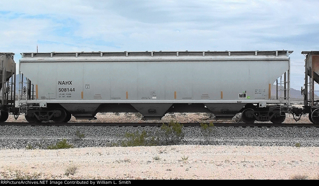 WB Covered Hooper Unit Frt at Erie NV 16