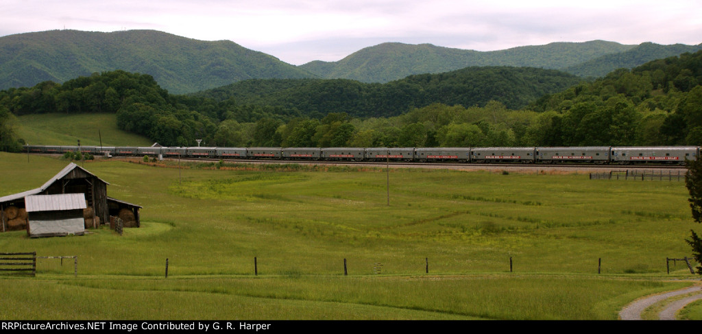 The passengers cars on NS 047, the RBBX Blue Unit.