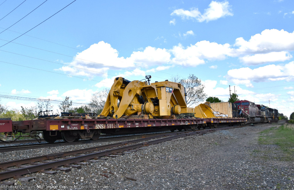 BNSF 585211 is just a bit wide.