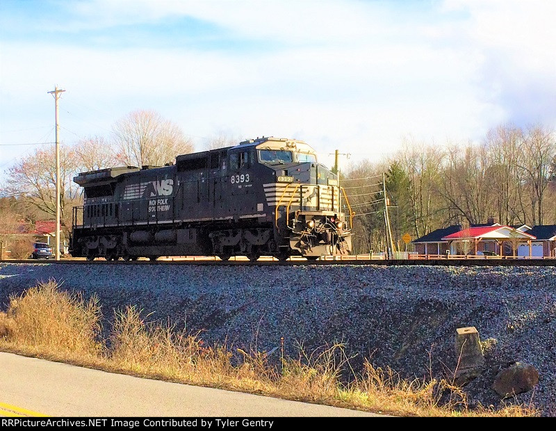 Single NS Locomotive in Tacoma