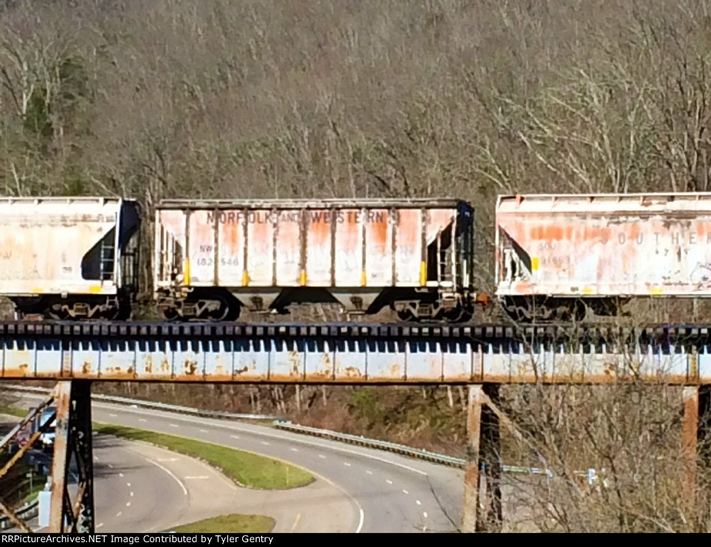 Old N&W 2 Bay Covered Hopper