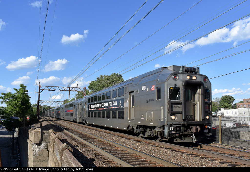 NJT Multilevel Sgt passing Highland Ave Depot