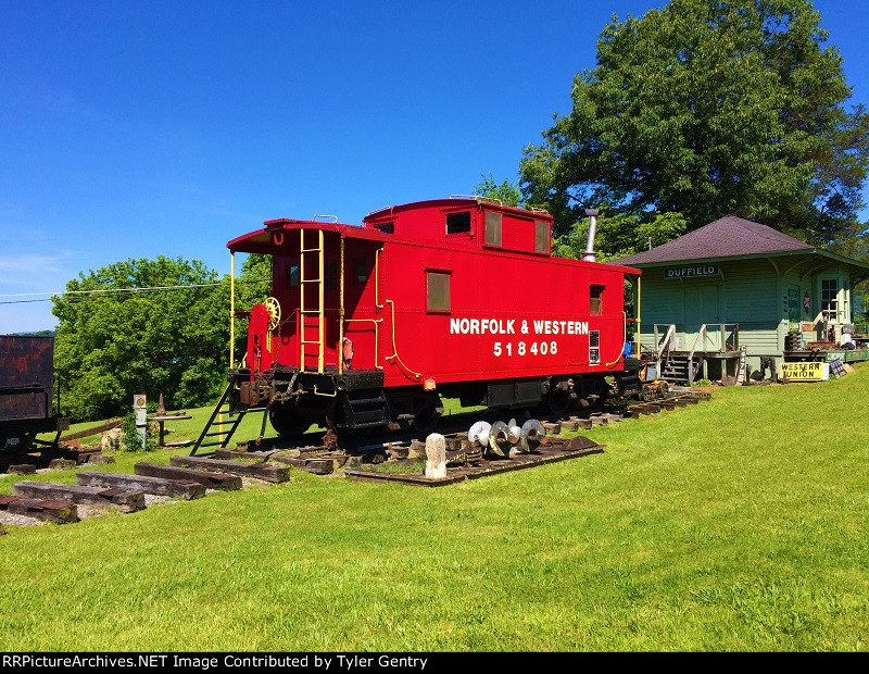 N&W Caboose
