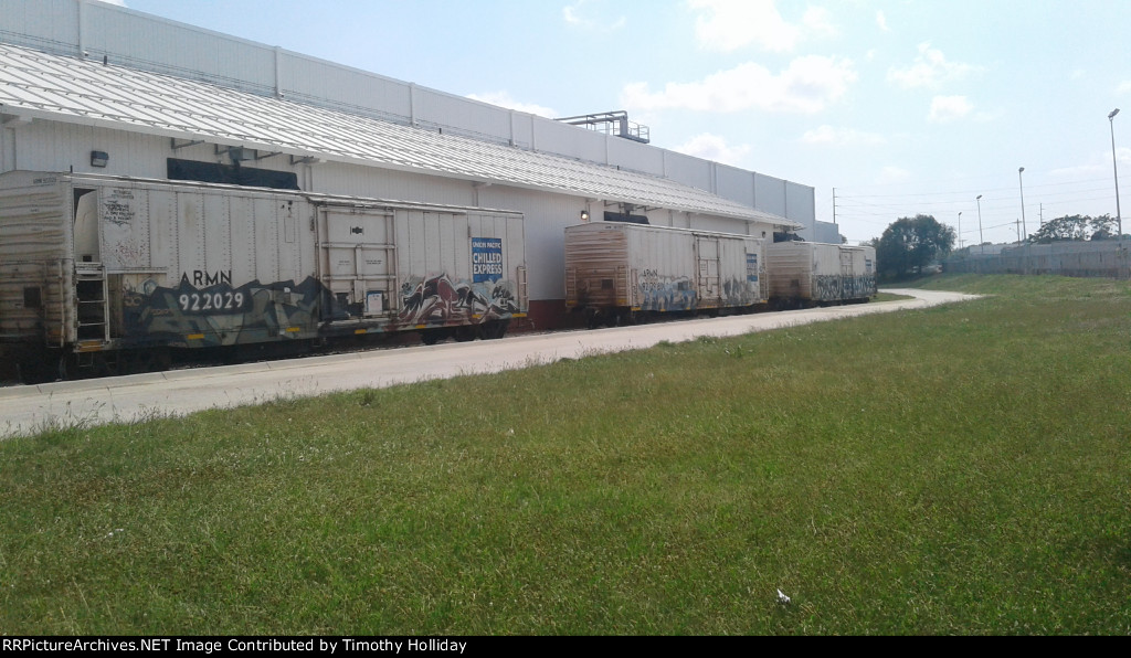 ARMN 922029 and 2 other reefers.