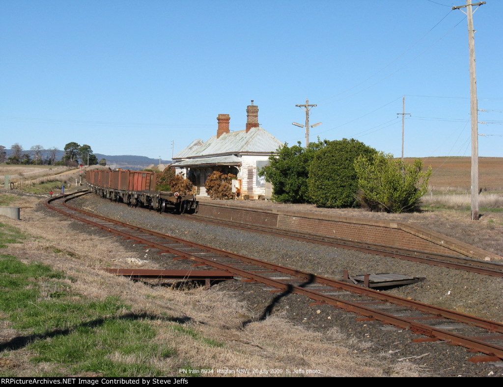022 PN train 8934 at Raglan