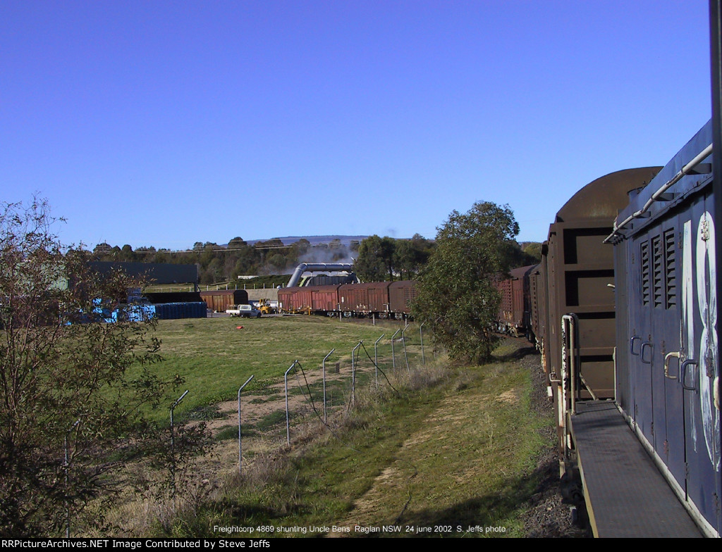 011 4869 shunting Uncle Bens