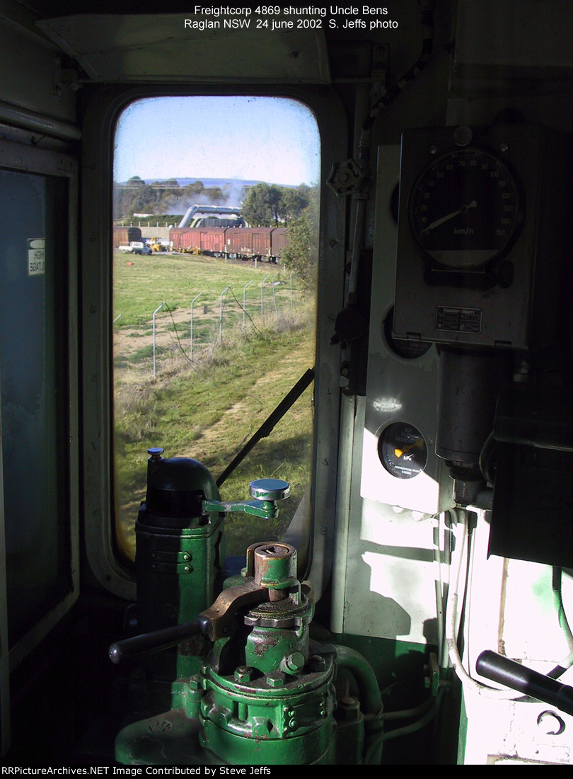 010 4869 shunting Uncle Bens