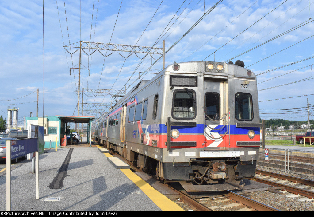 Eastbound Septa Silverliner V Set