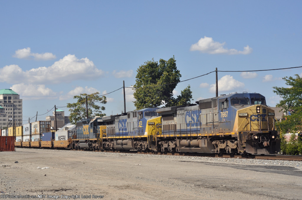 CSXT 7667 On CSX Q 133 Eastbound