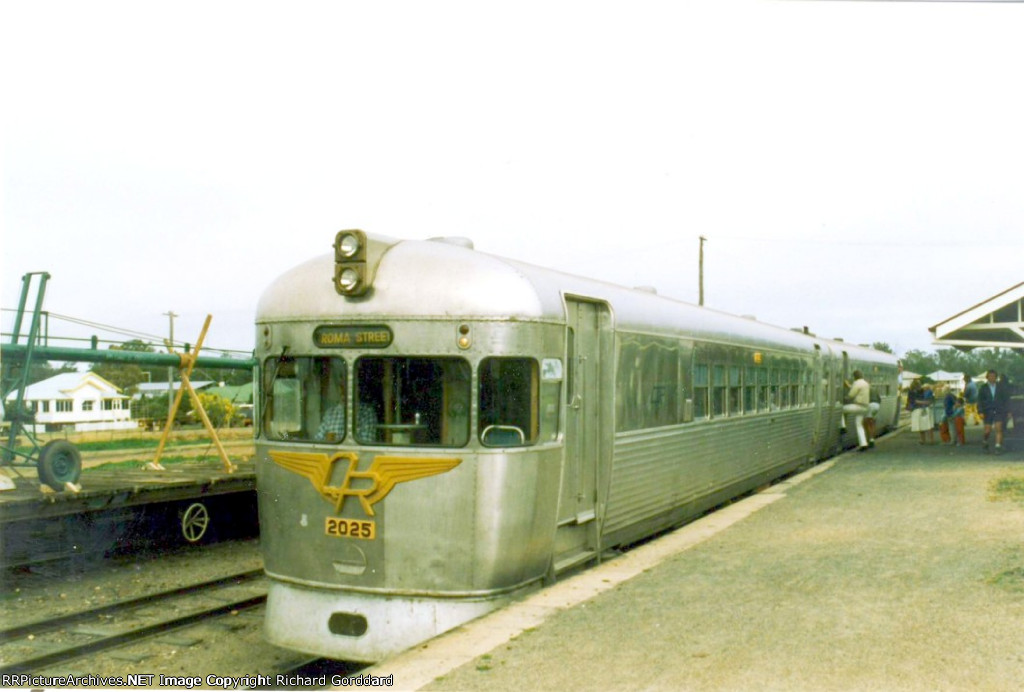 Passengers arriving at train time