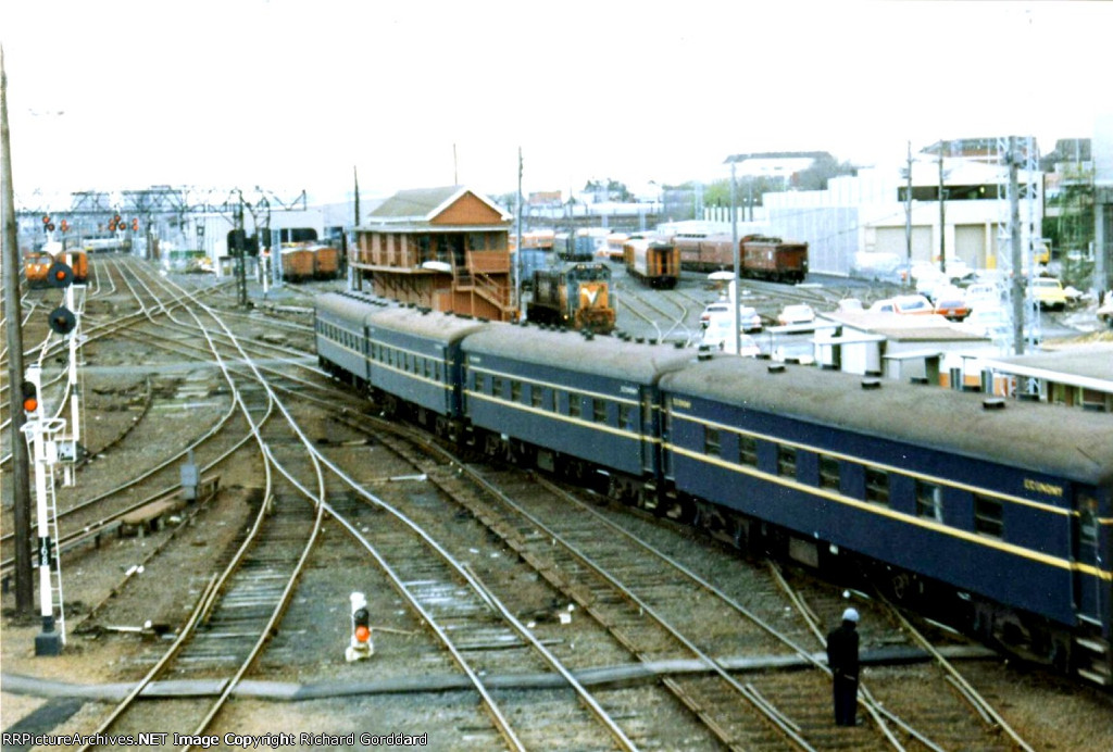 Older passenger cars in the Melbourne yards
