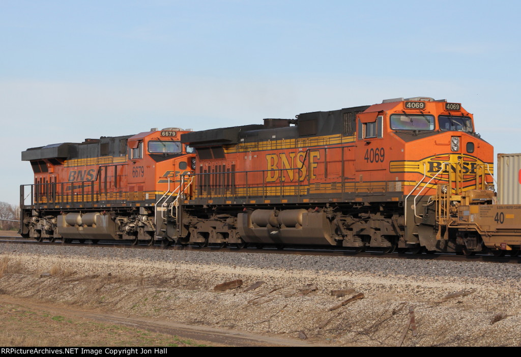 BNSF 4069 & 6679